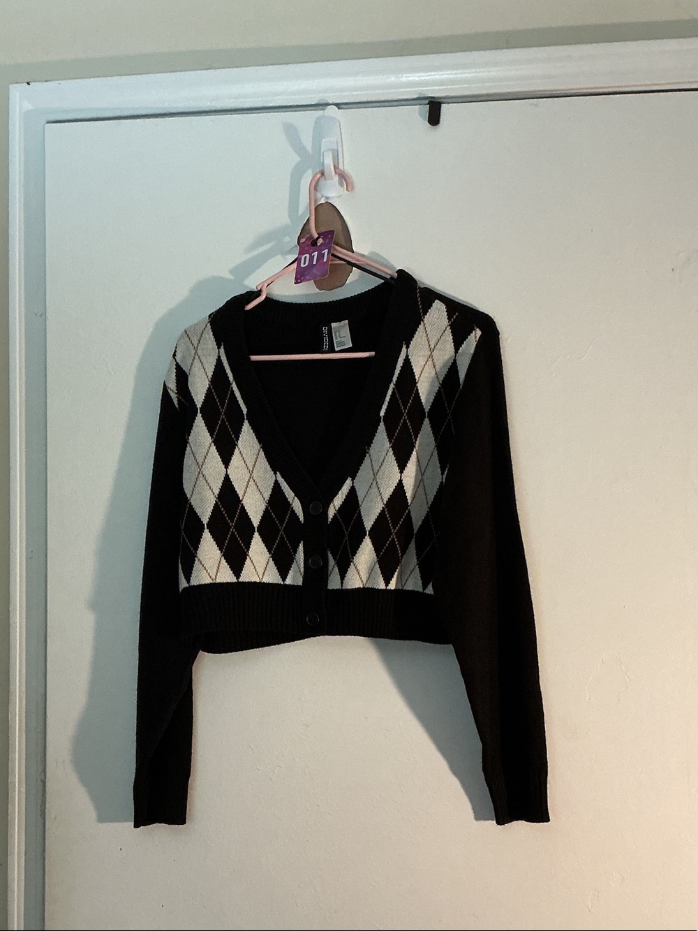 H&M Black and Cream Argyle Cropped Cardigan
